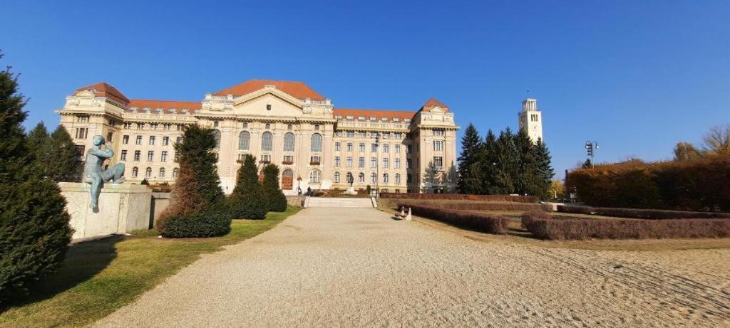 Gold Downtown Apartman Apartment Debrecen Exterior photo